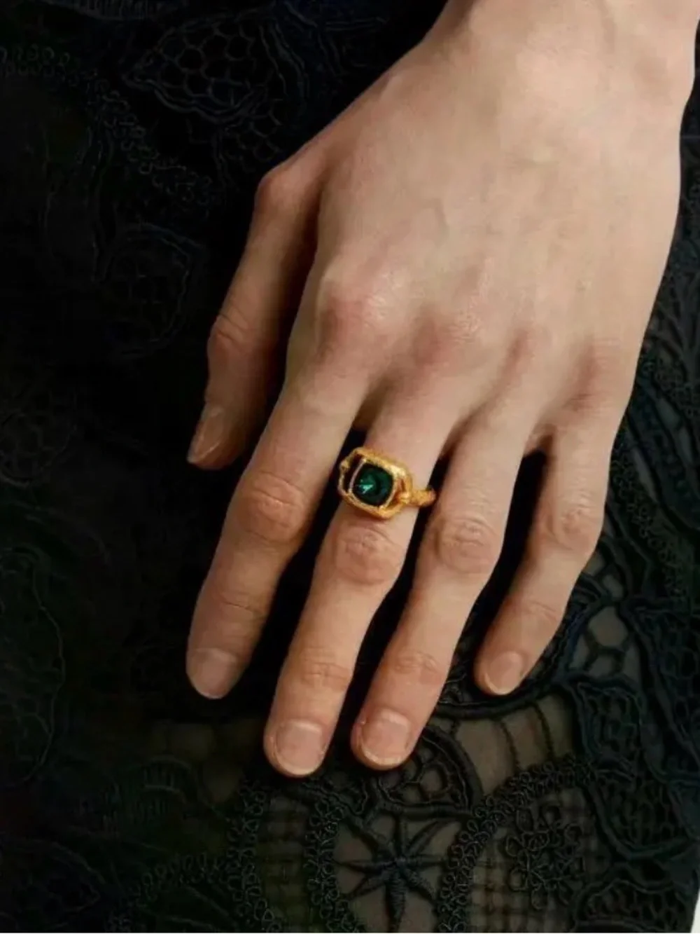 Oscar de la Renta Crystal embelished ring